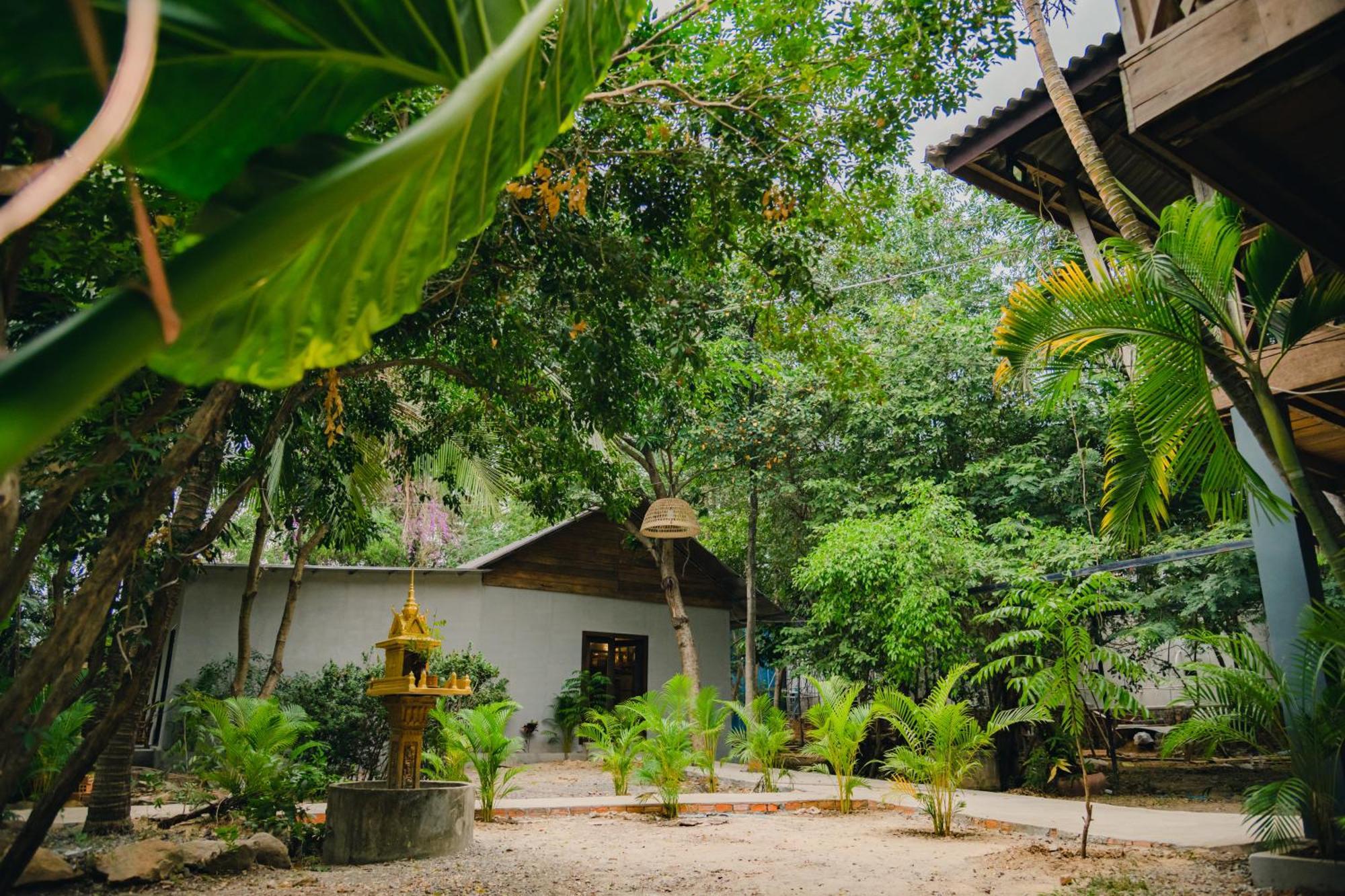 Banyan Tree Hostel Kampot Exterior foto