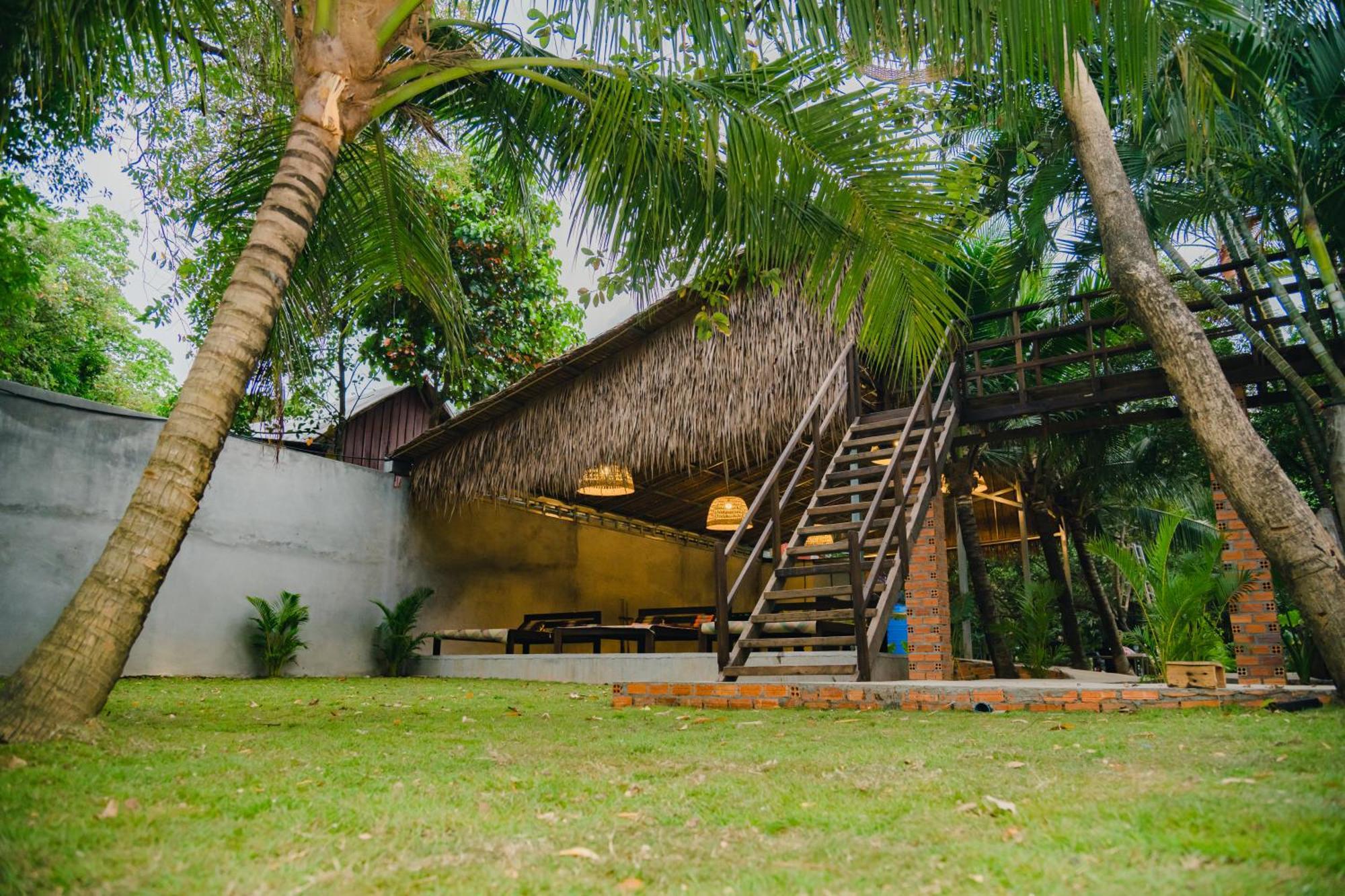 Banyan Tree Hostel Kampot Exterior foto