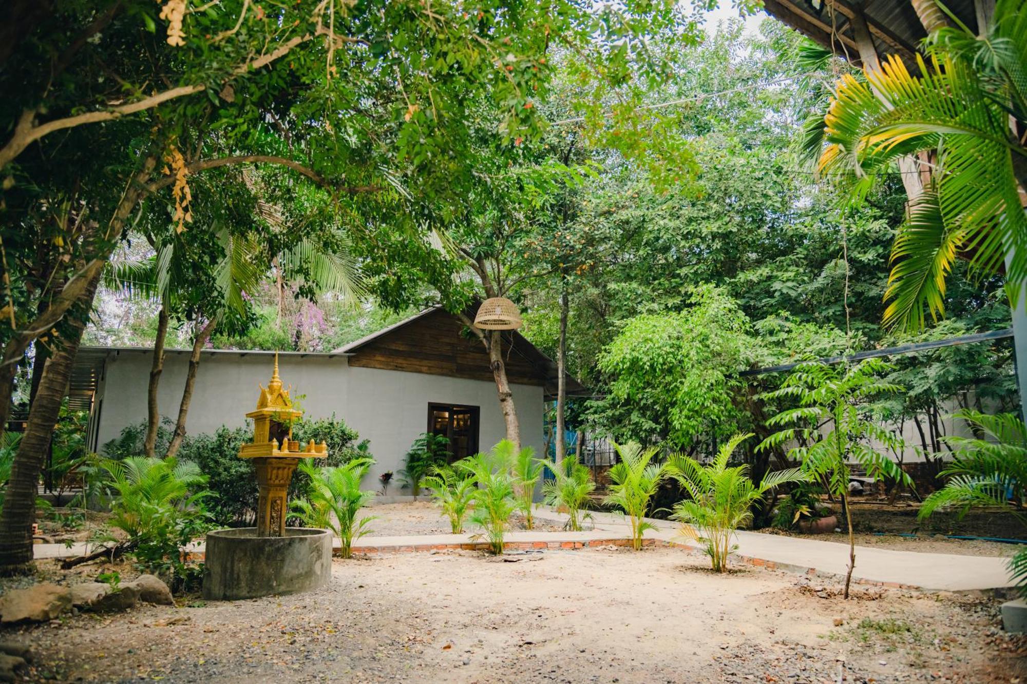 Banyan Tree Hostel Kampot Exterior foto
