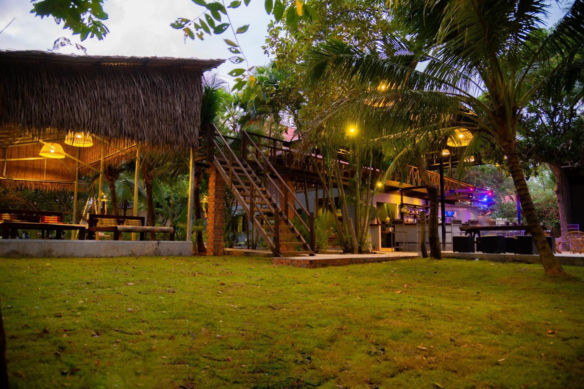 Banyan Tree Hostel Kampot Exterior foto