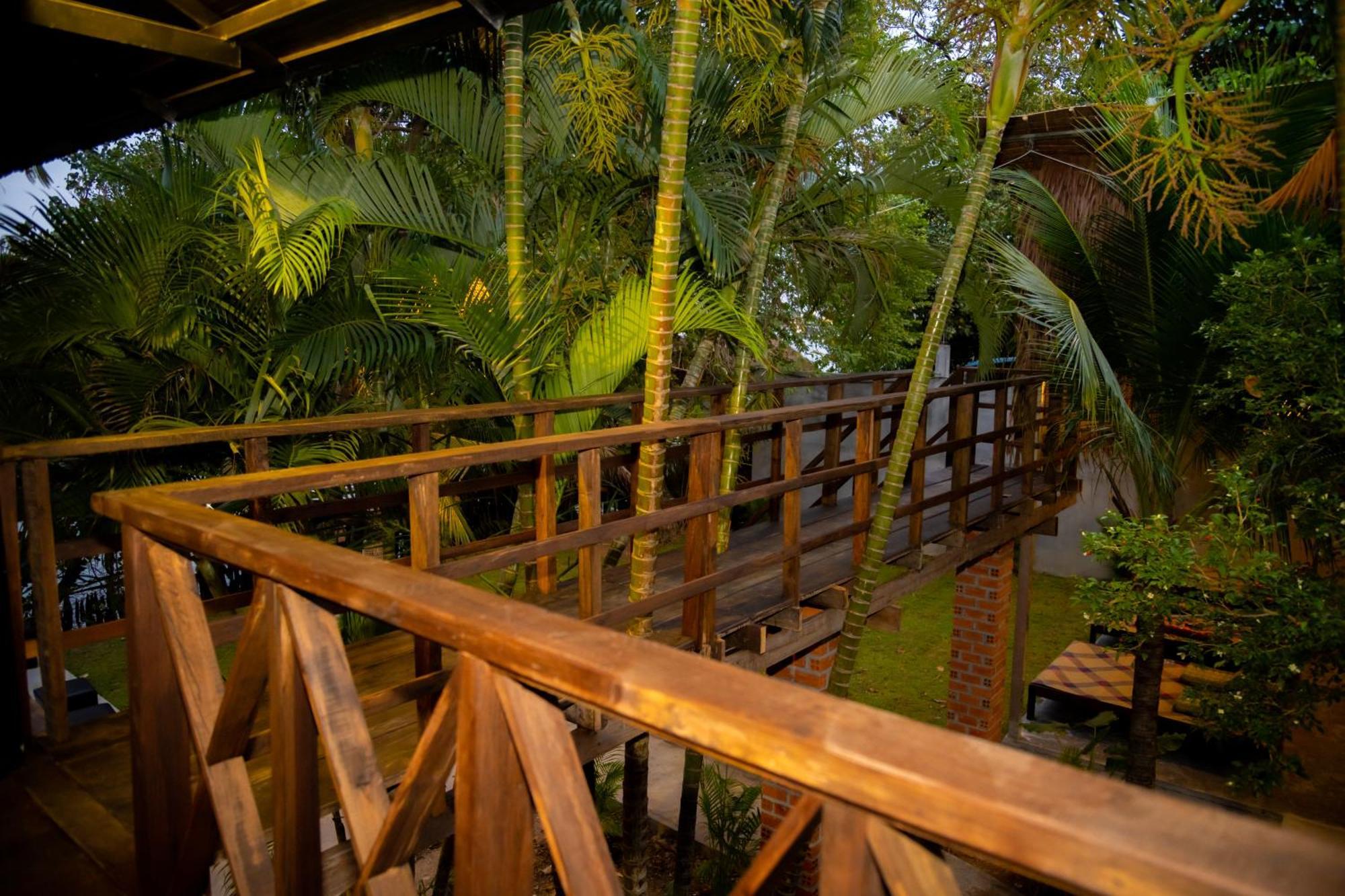 Banyan Tree Hostel Kampot Exterior foto