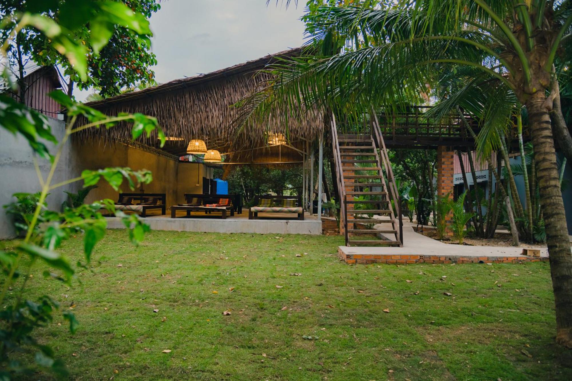 Banyan Tree Hostel Kampot Exterior foto