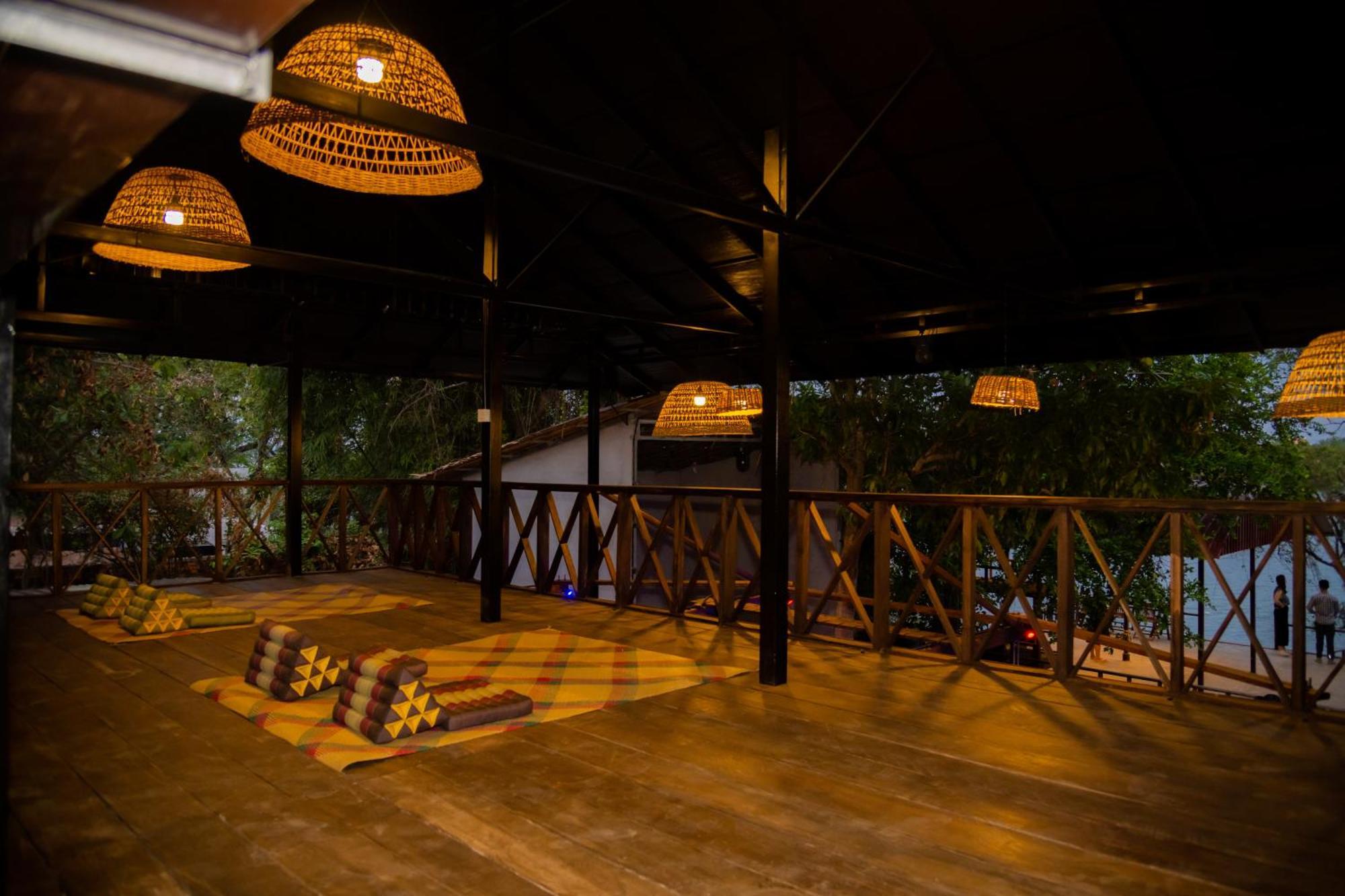 Banyan Tree Hostel Kampot Exterior foto