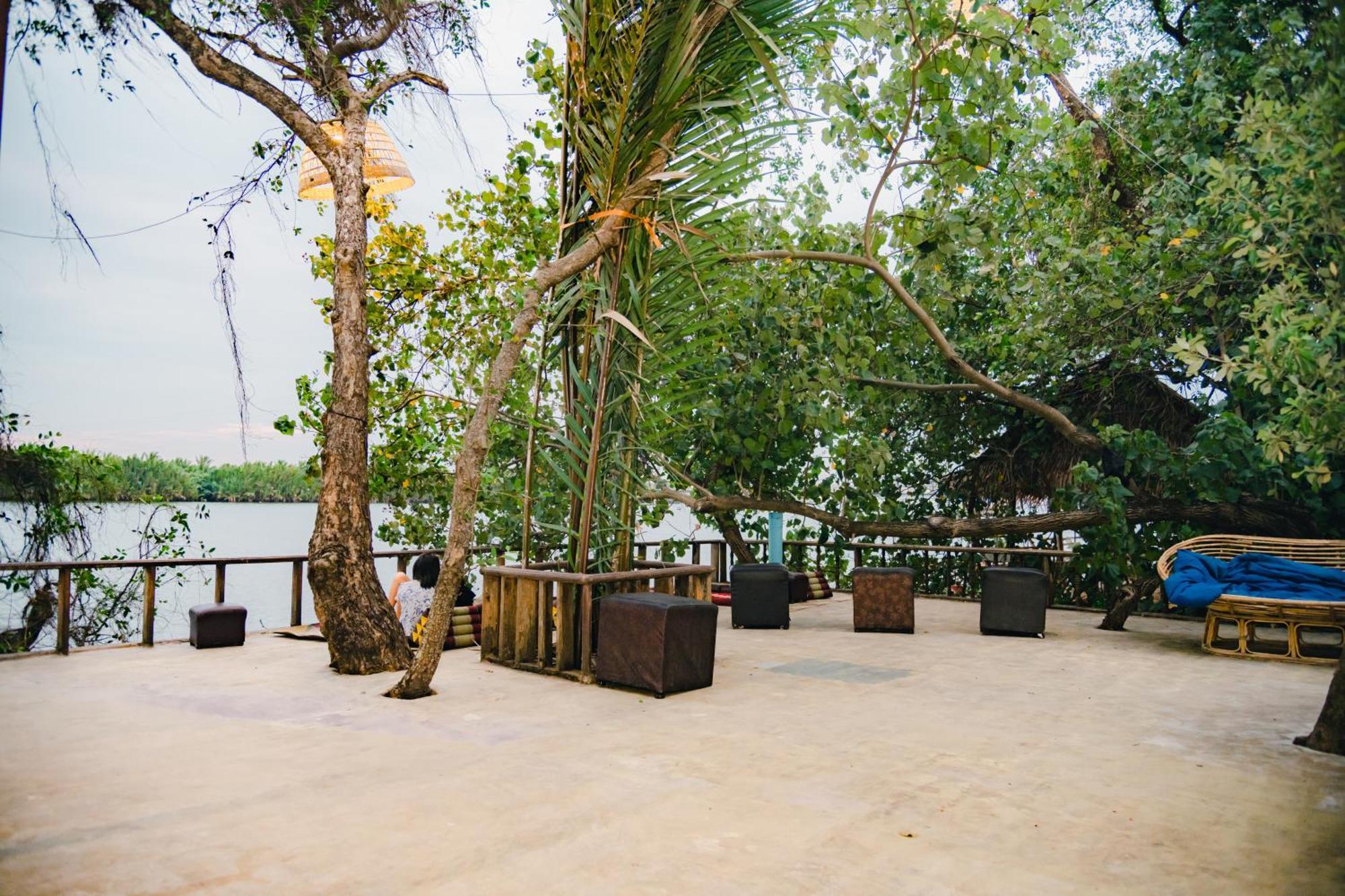 Banyan Tree Hostel Kampot Exterior foto