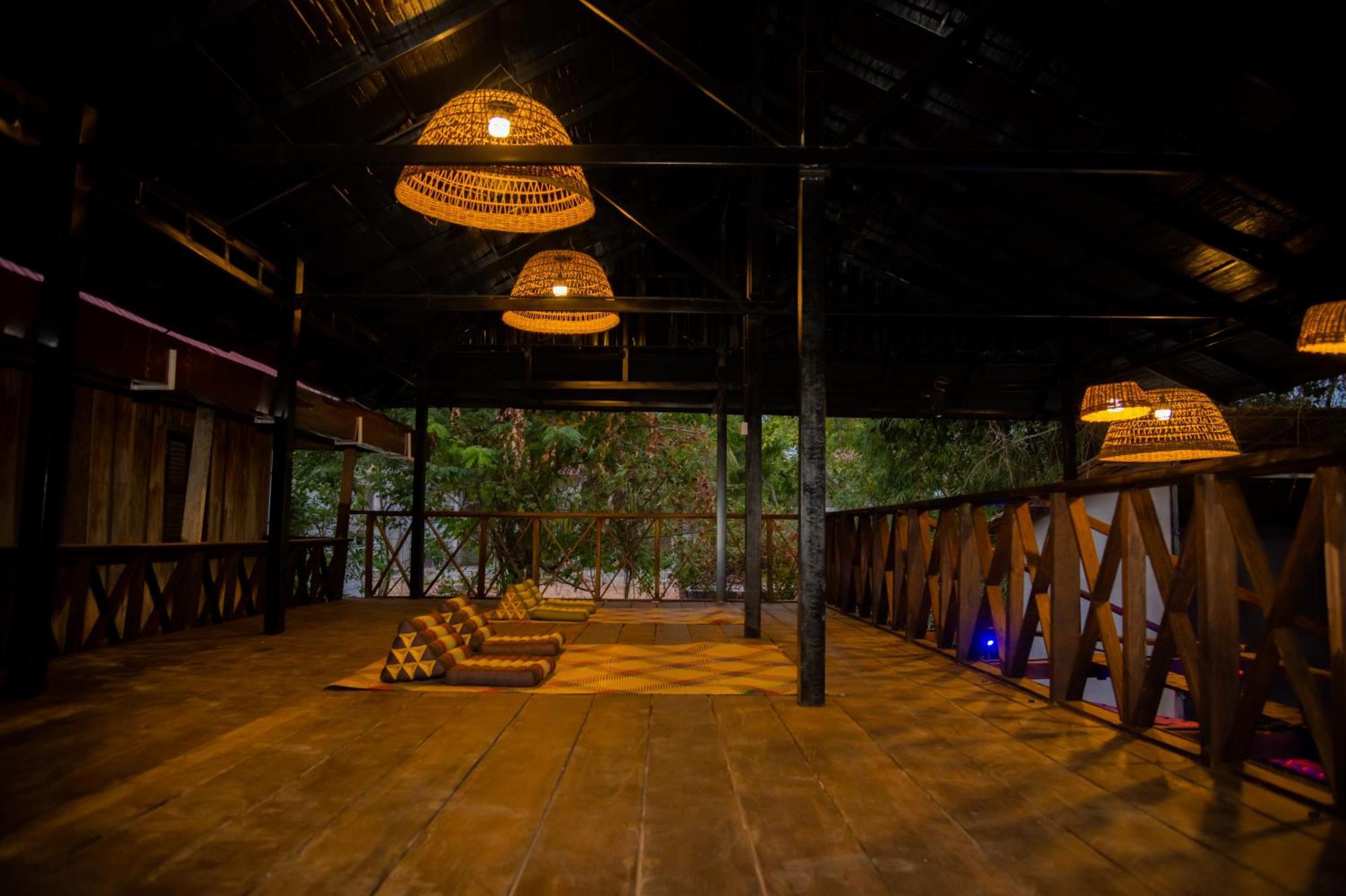 Banyan Tree Hostel Kampot Exterior foto
