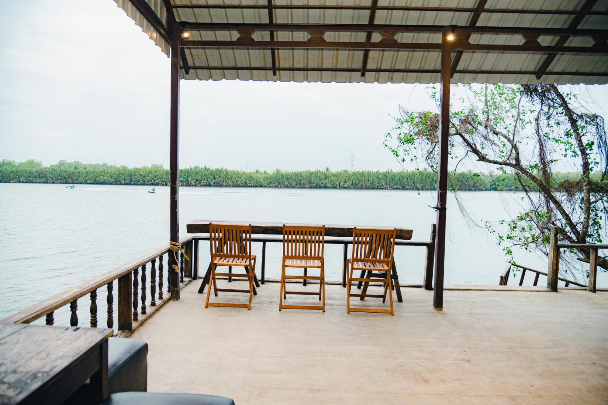 Banyan Tree Hostel Kampot Exterior foto