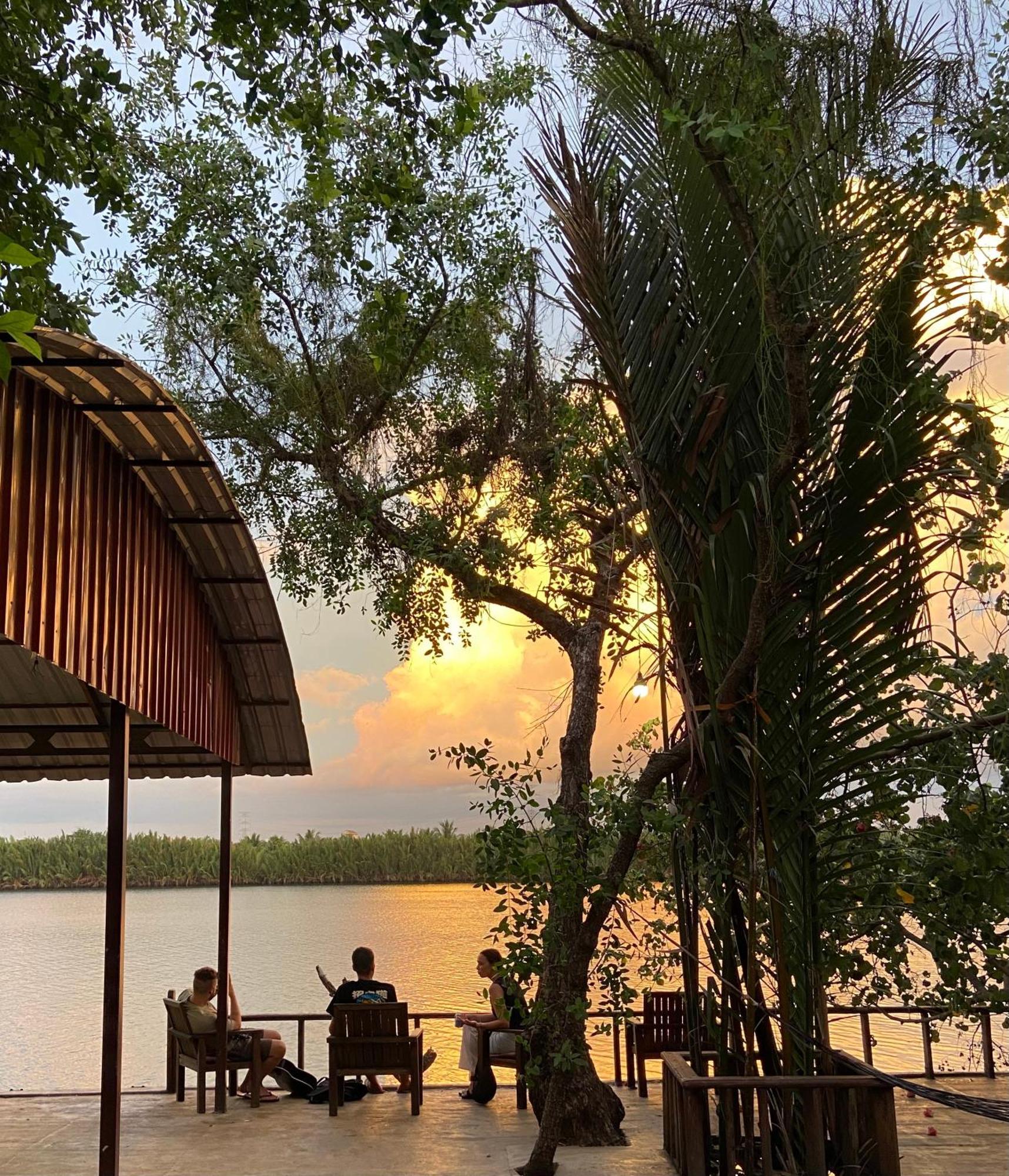 Banyan Tree Hostel Kampot Exterior foto